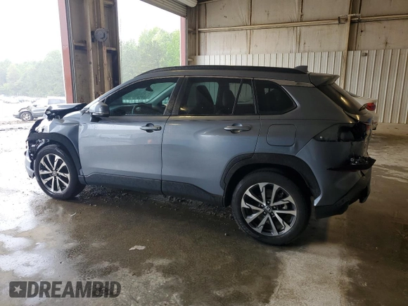 2022 Toyota Corolla Cross XLE z VIN 7MUDAABG3NV013642, wystawiony jako Copart lot #55118555 z przebiegiem 22 575 mil mil oraz Szkoda całkowita • Salvage title. Historia ofert i sprzedaży dostępna na DreamBid. Obrazek 2.