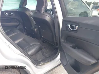 2020 Volvo XC60 Momentum with VIN YV4102RK0L1478564, listed as a IAAI auction lot 42159705 with 98,405 mi miles and . Bid and sale history available at DreamBid. Image 8.