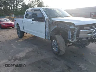 2017 Ford Super Duty F-250 SRW Lariat with VIN 1FT7W2B62HEE68725, listed as a IAAI auction lot 41525112 with 112,202 mi miles. Bid and sale history available at carsss.com. Image 1.