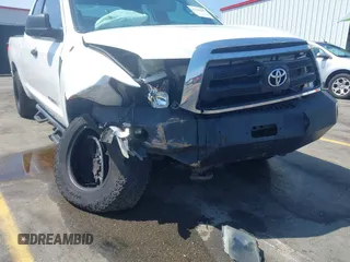 2012 Toyota Tundra z VIN 5TFUW5F10CX265543, wystawiony jako IAAI lot #42162418 z przebiegiem 219 270 mil mil oraz . Historia ofert i sprzedaży dostępna na DreamBid. Obrazek 6.
