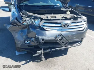 2013 Toyota Highlander Limited with VIN 5TDYK3EH5DS113166, listed as a IAAI auction lot 41791871 with 130,241 mi miles. Bid and sale history available at carsss.com. Image 6.