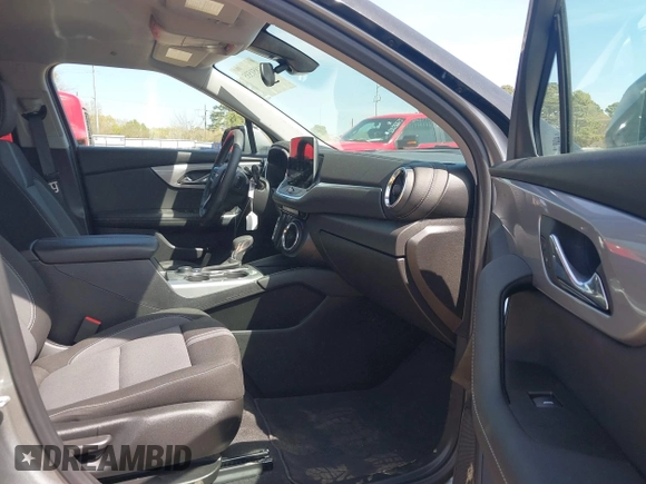 2025 Chevrolet Blazer LT with VIN 3GNKBHR48SS144860, listed as a IAAI auction lot 41851535 with 6,886 mi miles and . Bid and sale history available at DreamBid. Image 5.