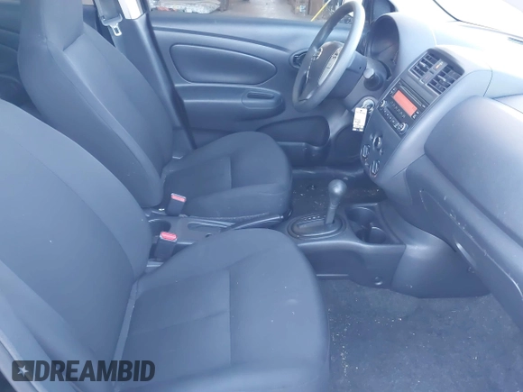 2016 Nissan Versa S z VIN 3N1CN7AP9GL843892, wystawiony jako IAAI lot #41727069 z przebiegiem 130 035 mil mil oraz . Historia ofert i sprzedaży dostępna na DreamBid. Obrazek 5.