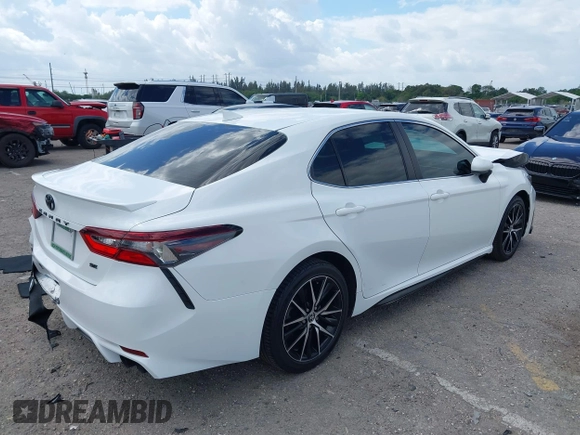 2022 Toyota Camry SE with VIN 4T1G11AK9NU659417, listed as a IAAI auction lot 41733094 with 74,054 mi miles. Bid and sale history available at carsss.com. Image 4.