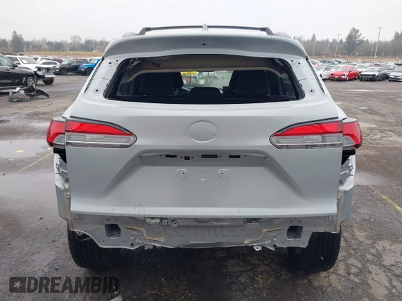 2023 Toyota Corolla Cross XLE z VIN 7MUDAABG0PV077852, wystawiony jako IAAI lot #41313640 z przebiegiem 23 201 mil mil oraz . Historia ofert i sprzedaży dostępna na DreamBid. Obrazek 17.
