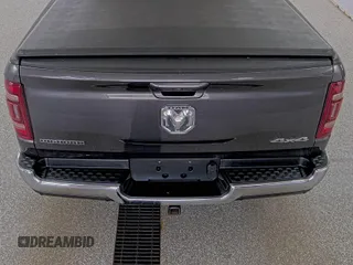 2022 Ram 1500 Big Horn z VIN 1C6RRFFG1NN179039, wystawiony jako IAAI lot #42516720 z przebiegiem 69 264 mil mil oraz . Historia ofert i sprzedaży dostępna na DreamBid. Obrazek 1.