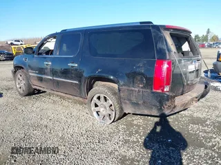 2008 Cadillac Escalade ESV z VIN 1GYFK66868R233774, wystawiony jako IAAI lot #41558263 z przebiegiem Nie podano mil oraz . Historia ofert i sprzedaży dostępna na DreamBid. Obrazek 3.