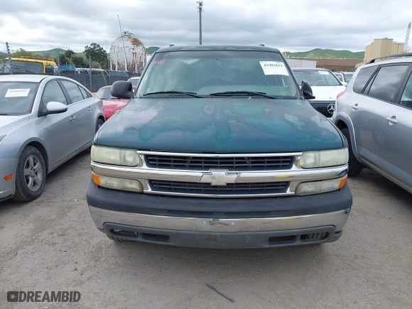 2003 Chevrolet Tahoe LS with VIN 1GNEC13V13J250718, listed as a IAAI auction lot 41981819 with 303,969 mi miles. Bid and sale history available at carsss.com. Image 6.