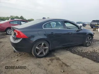 2015 Volvo S60 z VIN YV1902TG6F1307214, wystawiony jako Copart lot #57977025 z przebiegiem 111 135 mil mil oraz Szkoda całkowita • Salvage title. Historia ofert i sprzedaży dostępna na DreamBid. Obrazek 3.