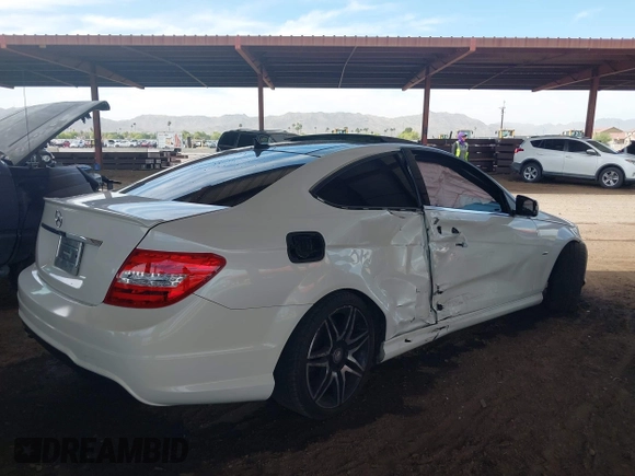 2014 Mercedes-Benz C 250 с VIN WDDGJ4HBXEG289823, выставлен на аукционе IAAI как лот 42344530 с пробегом 122 670 миль миль и . История ставок и продаж доступна на DreamBid. Изображение 4.