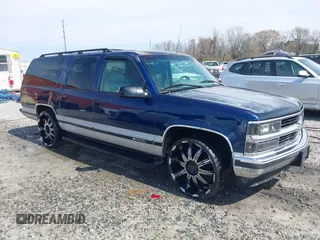 1996 Chevrolet Suburban with VIN 1GNEC16R3TJ375251, listed as a IAAI auction lot 41687460 with 262,907 mi miles. Bid and sale history available at carsss.com. Image 1.