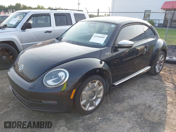 2013 Volkswagen Beetle 2.5L w/Sun/Sound/Nav с VIN 3VWJP7AT7DM677581, выставлен на аукционе IAAI как лот 42429868 с пробегом Не указан миль и . История ставок и продаж доступна на DreamBid. Изображение 23.
