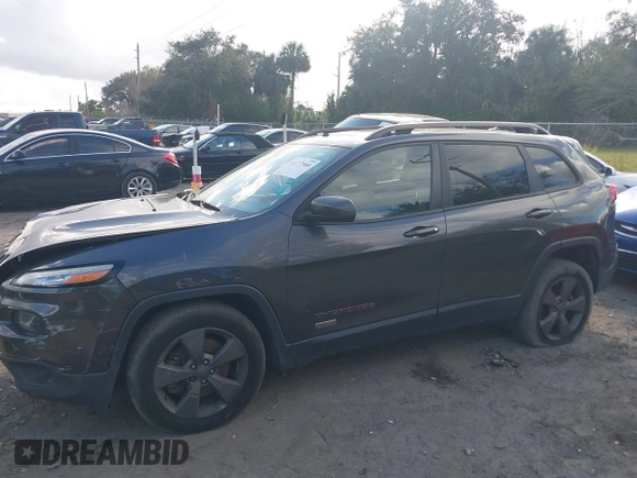 2017 Jeep Cherokee Latitude z VIN 1C4PJMCB6HW556953, wystawiony jako IAAI lot #41177500 z przebiegiem 188 878 mil mil oraz . Historia ofert i sprzedaży dostępna na DreamBid. Obrazek 14.