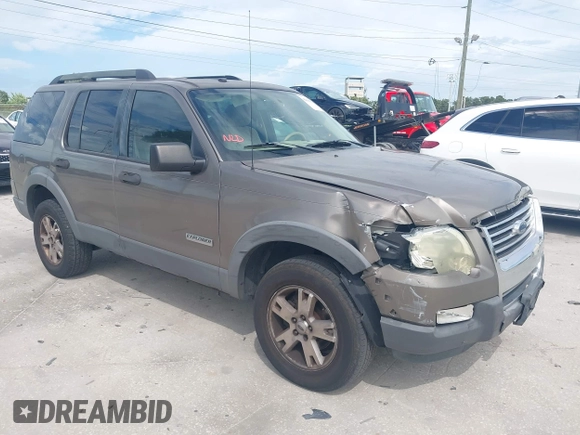 2006 Ford Explorer XLT z VIN 1FMEU63E56UB36500, wystawiony jako IAAI lot #42614748 z przebiegiem 175 966 mil mil oraz . Historia ofert i sprzedaży dostępna na DreamBid. Obrazek 1.