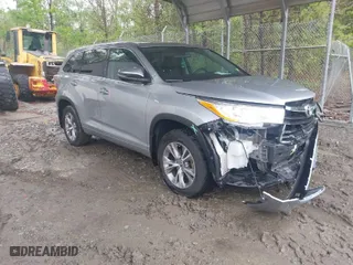 2016 Toyota Highlander LE with VIN 5TDBKRFH5GS235747, listed as a IAAI auction lot 42006974 with 85,213 mi miles. Bid and sale history available at carsss.com. Image 1.