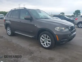 2011 BMW X5 35i z VIN 5UXZV4C53BL738771, wystawiony jako IAAI lot #42351520 z przebiegiem 142 433 mil mil oraz . Historia ofert i sprzedaży dostępna na DreamBid. Obrazek 1.