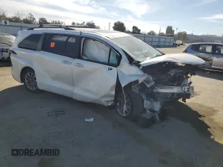 2021 Toyota Sienna XLE with VIN 5TDJRKECXMS001992, listed as a Copart auction lot 47577845 with 0 mi miles and Salvage Title. Bid and sale history available at carsss.com. Image 4.