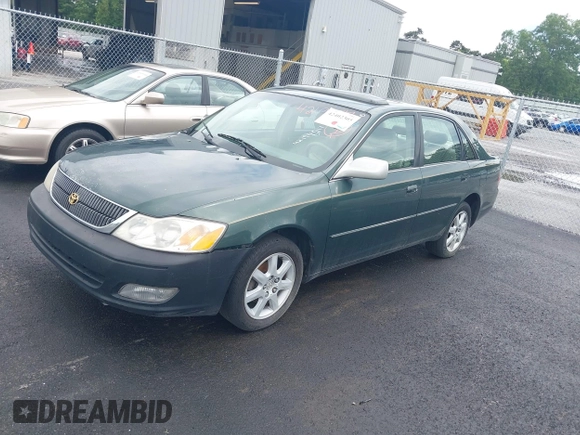 2000 Toyota Avalon XL z VIN 4T1BF28B6YU036865, wystawiony jako IAAI lot #42402305 z przebiegiem 202 265 mil mil oraz . Historia ofert i sprzedaży dostępna na DreamBid. Obrazek 2.