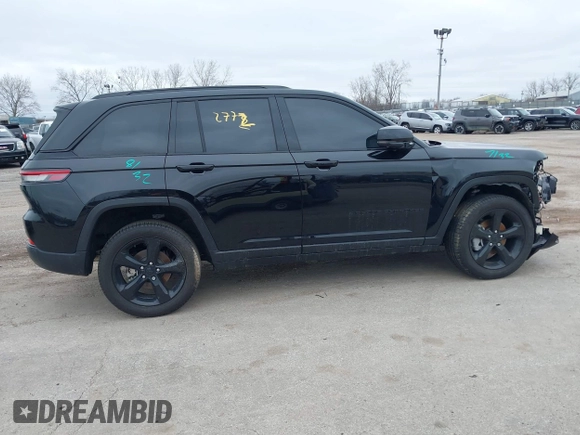 2024 Jeep Grand Cherokee Limited z VIN 1C4RJHBG6RC697148, wystawiony jako IAAI lot #41902772 z przebiegiem 8 082 mil mil oraz . Historia ofert i sprzedaży dostępna na DreamBid. Obrazek 13.