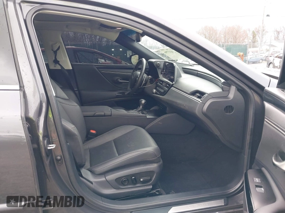 2022 Lexus ES 350 z VIN 58ACZ1B18NU133558, wystawiony jako IAAI lot #41837796 z przebiegiem 35 770 mil mil oraz . Historia ofert i sprzedaży dostępna na DreamBid. Obrazek 5.