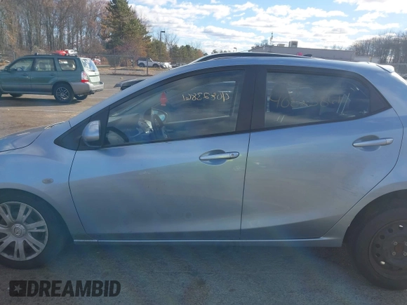 2013 Mazda Mazda2 Sport with VIN JM1DE1KZ9D0153941, listed as a IAAI auction lot 40823861 with 41,044 mi miles. Bid and sale history available at carsss.com. Image 13.