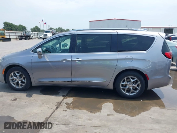 2018 Chrysler Pacifica Limited z VIN 2C4RC1GG2JR232677, wystawiony jako IAAI lot #42274816 z przebiegiem 136 402 mil mil oraz . Historia ofert i sprzedaży dostępna na DreamBid. Obrazek 14.