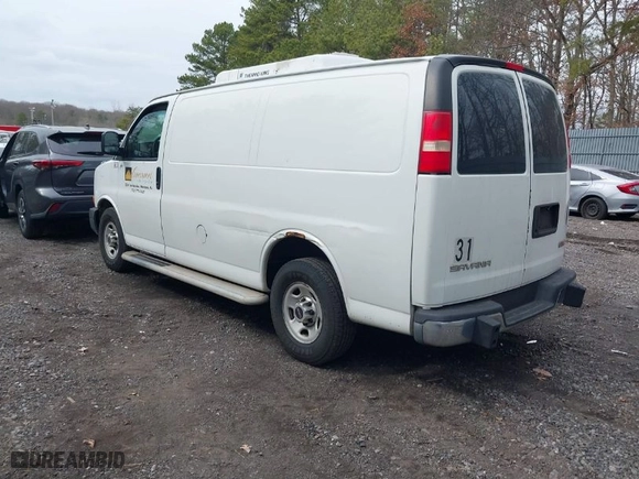 2015 GMC Savana Cargo Van with VIN 1GTW7FCF0F1908220, listed as a IAAI auction lot 41732366 with 286,698 mi miles. Bid and sale history available at carsss.com. Image 3.