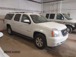 2013 GMC Yukon XL SLT with VIN 1GKS2KE70DR273126, listed as a IAAI auction lot 42147902 with 233,032 mi miles. Bid and sale history available at carsss.com. Image 1.