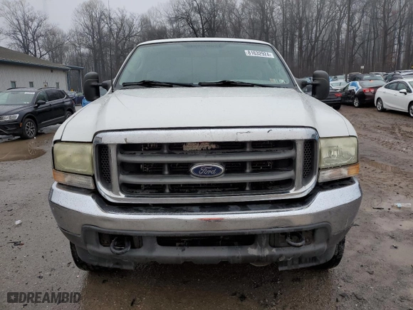 2003 Ford Super Duty F-350 SRW XL with VIN 1FTSX31L23EB82290, listed as a Copart auction lot 81632924 with 323,381 mi miles and Salvage Title. Bid and sale history available at carsss.com. Image 5.