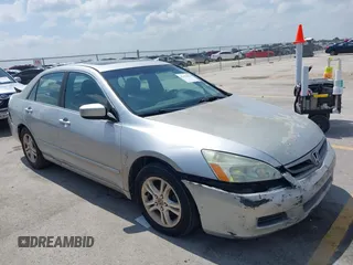2007 Honda Accord EX с VIN 1HGCM56727A117846, выставлен на аукционе IAAI как лот 42428656 с пробегом 228 854 миль миль и . История ставок и продаж доступна на DreamBid. Изображение 1.