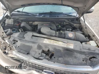 1998 Ford Expedition XLT z VIN 1FMPU18L2WLC21903, wystawiony jako Copart lot #43769965 z przebiegiem 154 851 mil mil oraz Czysty tytuł • Clean title. Historia ofert i sprzedaży dostępna na DreamBid. Obrazek 14.