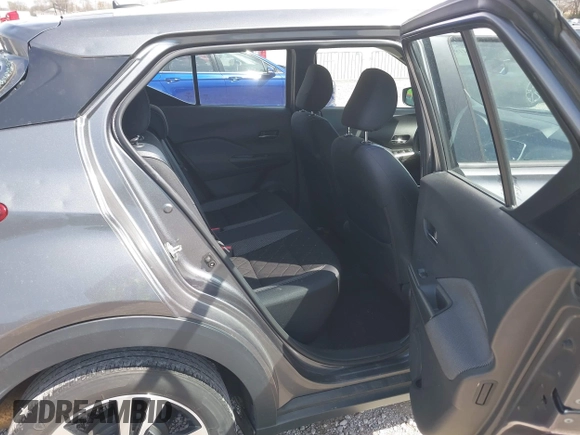 2019 Nissan Kicks S with VIN 3N1CP5CU9KL566347, listed as a IAAI auction lot 41851696 with 40,801 mi miles and . Bid and sale history available at carsss.com. Image 8.