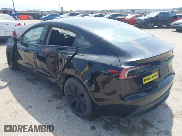 2025 Tesla Model 3 Long Range z VIN 5YJ3E1EB0SF919659, wystawiony jako IAAI lot #42128333 z przebiegiem 2 068 mil mil oraz . Historia ofert i sprzedaży dostępna na DreamBid. Obrazek 3.