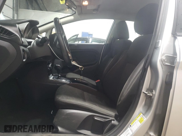 2013 Ford Fiesta SE z VIN 3FADP4BJ8DM220456, wystawiony jako Copart lot #58596825 z przebiegiem 115 933 mil mil oraz Szkoda całkowita • Salvage title. Historia ofert i sprzedaży dostępna na DreamBid. Obrazek 7.