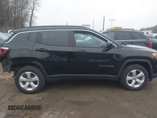2018 Jeep Compass Altitude with VIN 3C4NJDBB0JT399781, listed as a IAAI auction lot 41711499 with 39,891 mi miles and . Bid and sale history available at carsss.com. Image 13.