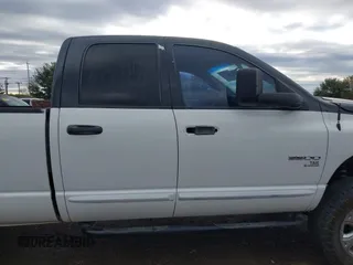 2006 Dodge 3500 Laramie z VIN 3D7LX38C66G223114, wystawiony jako IAAI lot #40760004 z przebiegiem 171 229 mil mil oraz . Historia ofert i sprzedaży dostępna na DreamBid. Obrazek 13.