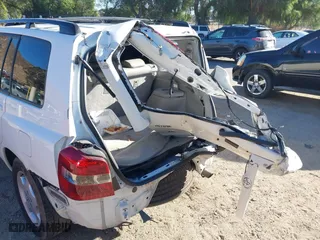 2006 Toyota Highlander w/3rd Row with VIN JTEDP21A860117149, listed as a IAAI auction lot 41040763 with 101,408 mi miles. Bid and sale history available at carsss.com. Image 6.