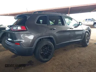2019 Jeep Cherokee Latitude Plus с VIN 1C4PJMLB7KD400634, выставлен на аукционе IAAI как лот 42173611 с пробегом 77 007 миль миль и . История ставок и продаж доступна на DreamBid. Изображение 4.