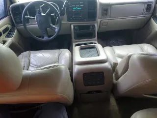 2003 Chevrolet Tahoe LS with VIN 1GNEC13Z03J213727, listed as a Copart auction lot 57206395 with 191,202 mi miles and Salvage title. Bid and sale history available at DreamBid. Image 8.