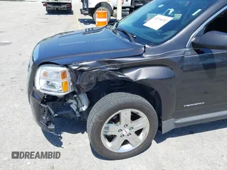 2013 GMC Terrain SLT z VIN 2GKALUEK5D6121041, wystawiony jako IAAI lot #42276132 z przebiegiem 196 979 mil mil oraz . Historia ofert i sprzedaży dostępna na DreamBid. Obrazek 6.