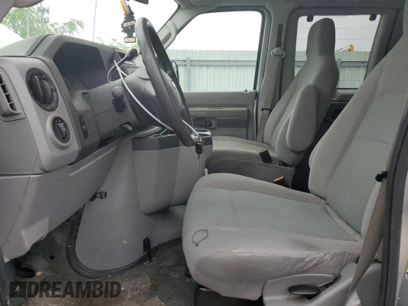 2011 Ford Econoline Passenger XL z VIN 1FBSS3BL5BDB10912, wystawiony jako Copart lot #42897565 z przebiegiem 81 907 mil mil oraz Nie do naprawy • Non repairable. Historia ofert i sprzedaży dostępna na DreamBid. Obrazek 7.