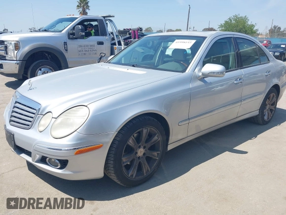 2009 Mercedes-Benz E-Class Luxury 3.5L with VIN WDBUF56X99B439005, listed as a IAAI auction lot 41998193 with 186,204 mi miles. Bid and sale history available at carsss.com. Image 2.