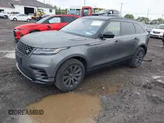 2019 Land Rover Range Rover Velar R-Dynamic SE z VIN SALYL2EX1KA227926, wystawiony jako IAAI lot #42353130 z przebiegiem 39 890 mil mil oraz . Historia ofert i sprzedaży dostępna na DreamBid. Obrazek 19.