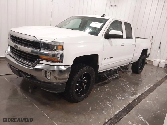 2018 Chevrolet Silverado 1500 LT with VIN 1GCVKREC1JZ313675, listed as a IAAI auction lot 41799041 with 98,634 mi miles. Bid and sale history available at carsss.com. Image 18.