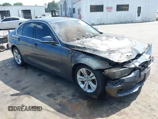 2018 BMW 3 Series 330i xDrive z VIN WBA8D9G54JNU70241, wystawiony jako IAAI lot #42226428 z przebiegiem Nie podano mil oraz . Historia ofert i sprzedaży dostępna na DreamBid. Obrazek 1.