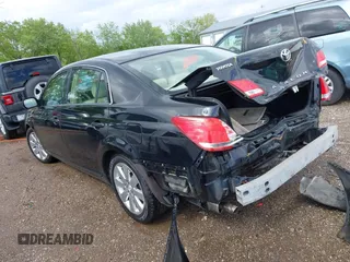 2007 Toyota Avalon XL z VIN 4T1BK36B87U184714, wystawiony jako IAAI lot #42243997 z przebiegiem 165 691 mil mil oraz . Historia ofert i sprzedaży dostępna na DreamBid. Obrazek 3.