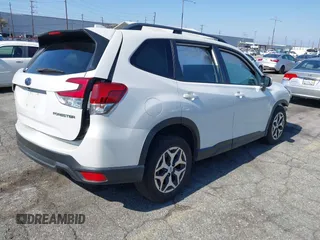 2020 Subaru Forester Premium with VIN JF2SKAJC8LH569025, listed as a IAAI auction lot 42471901 with 89,458 mi miles and . Bid and sale history available at DreamBid. Image 4.