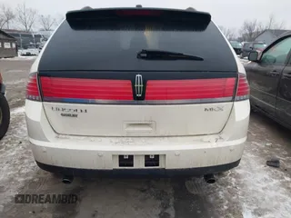 2008 Lincoln MKX with VIN 2LMDU68C28BJ17144, listed as a IAAI auction lot 41532813 with 118,135 mi miles. Bid and sale history available at carsss.com. Image 16.