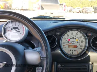 2006 MINI Hardtop with VIN WMWRC335X6TK16871, listed as a IAAI auction lot 41846929 with 145,709 mi miles and . Bid and sale history available at DreamBid. Image 7.