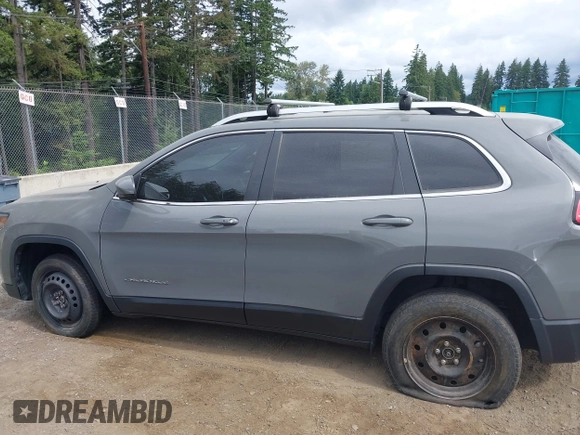 2021 Jeep Cherokee Latitude Plus z VIN 1C4PJMLB5MD109942, wystawiony jako IAAI lot #42536859 z przebiegiem 20 196 mil mil oraz . Historia ofert i sprzedaży dostępna na DreamBid. Obrazek 13.